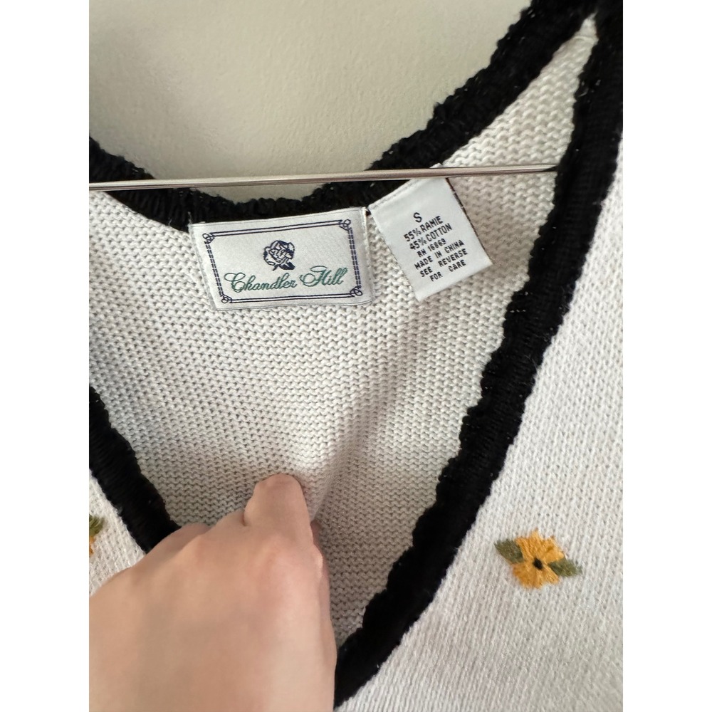Vintage 90s knitted/emb. sunflower vest - Picture 4 of 5
